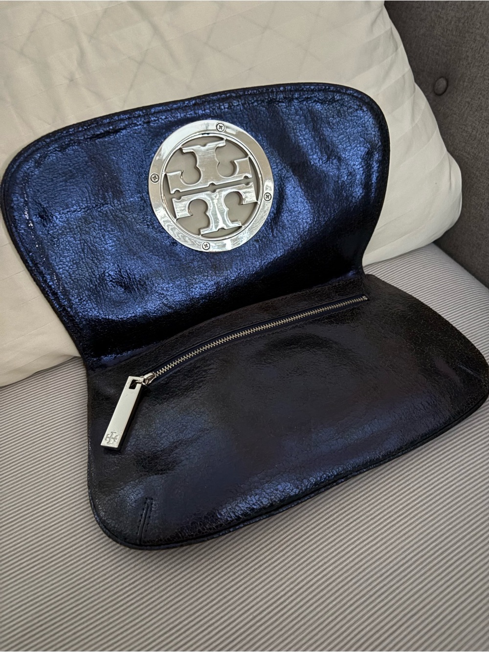 Tory Burch Reva Leather Clutch with TB Logo Medallion - Picture 5 of 7